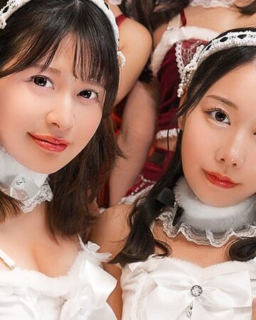 月乃ことね・優梨まいな❤指マン｜紅白の可愛いサンタコスを纏った美女たちと乱交SEX！抜群のプロポーションに度肝を抜かされた男たちはフル勃起！まさに性なる夜といわんばかりのクリスマスナイトに発展！【ことね/まいな/えみ/ななみ】Verことね＆まいな